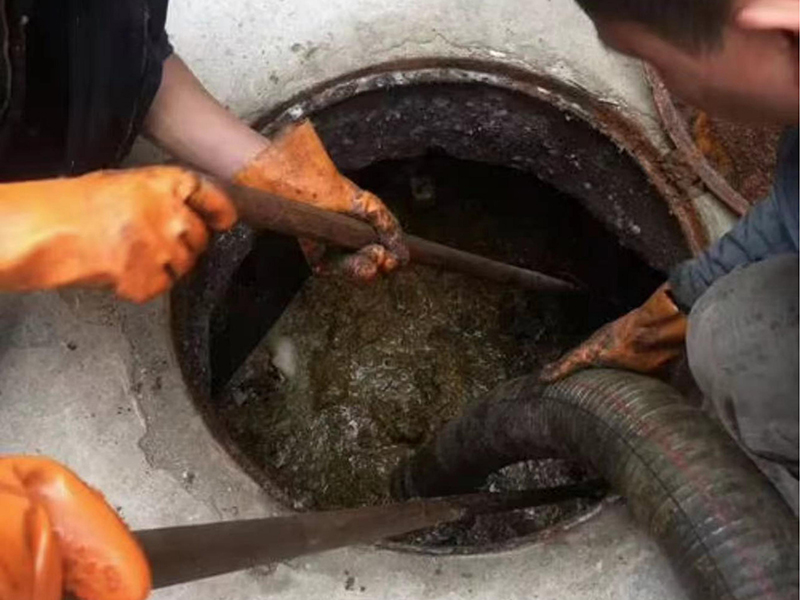 霍林郭勒清理化粪池时如何避免沼气的危害?